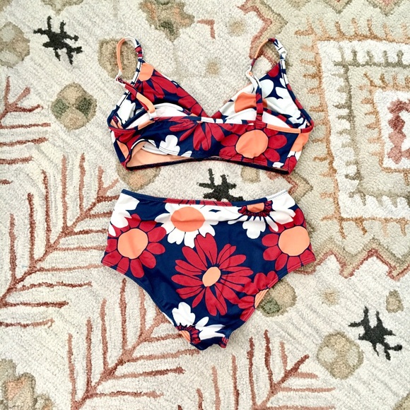 The Seea retro floral bikini size medium - Picture 3 of 11